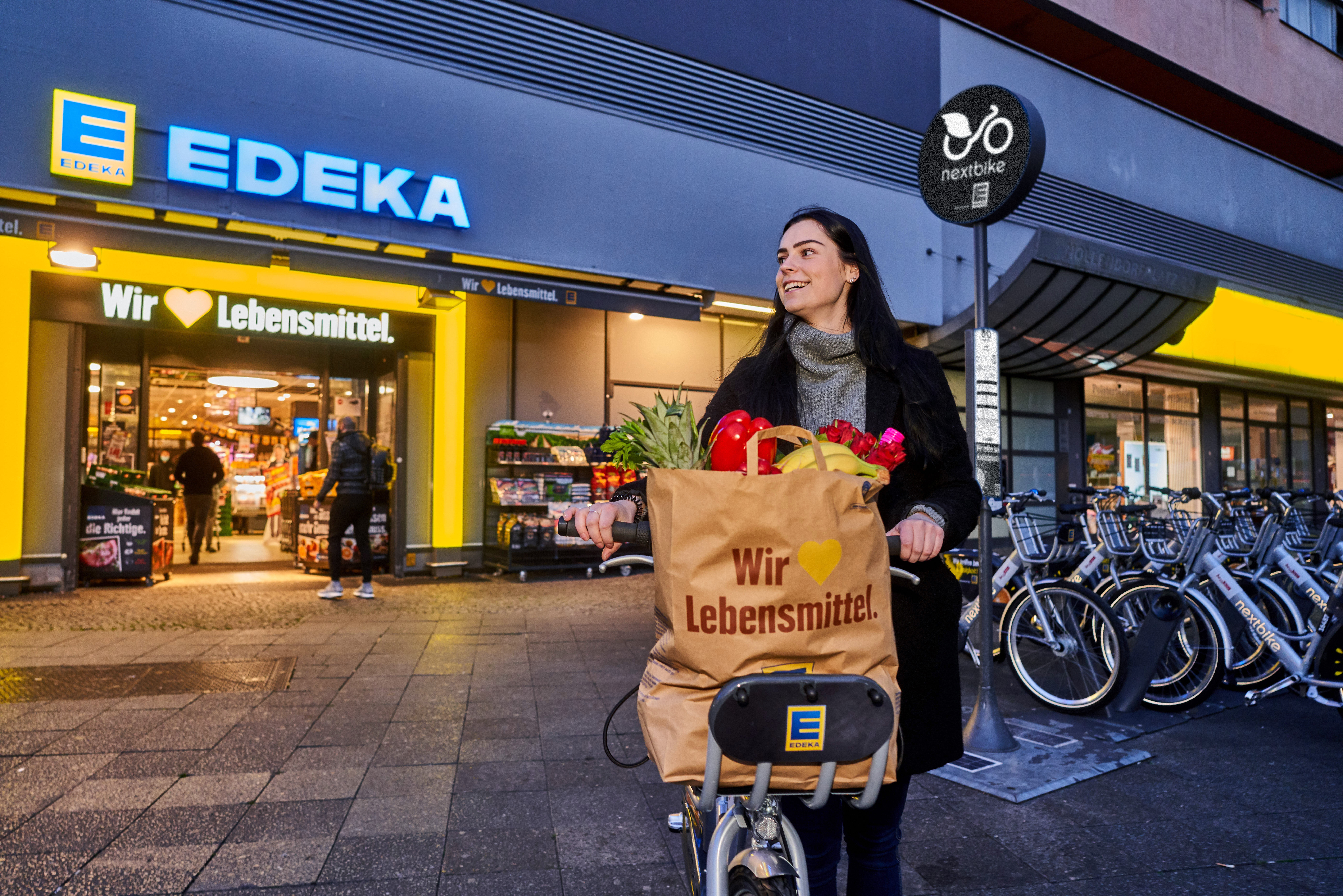 girl with branded edeka nextbike